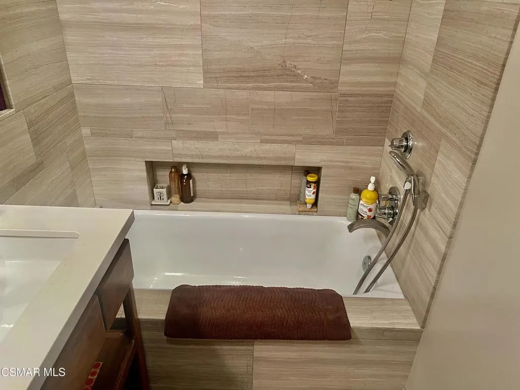 1542 Riverside Drive G, Glendale, California 91201 home-pic-15