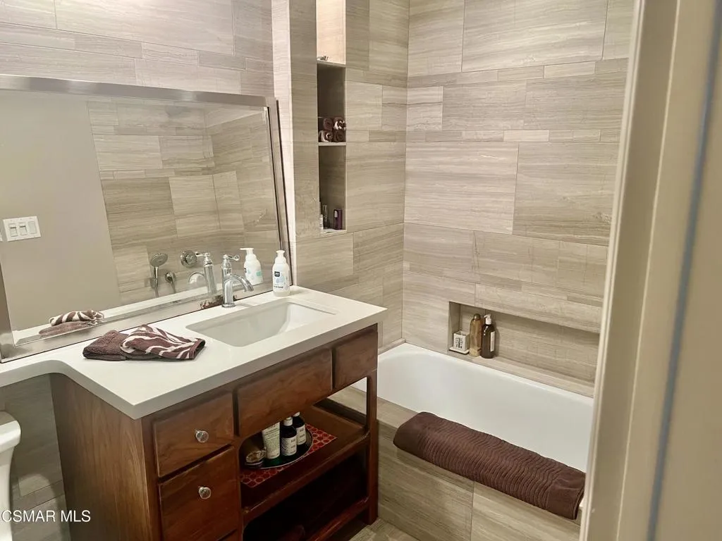 1542 Riverside Drive G, Glendale, California 91201 home-pic-13