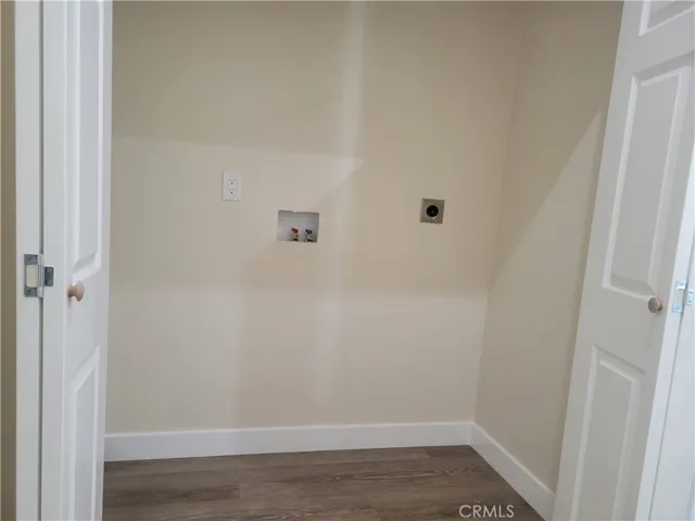 laundry closet (electric only)