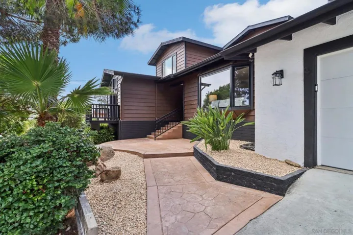 8560 Sunrise Ave, La Mesa, California 91941