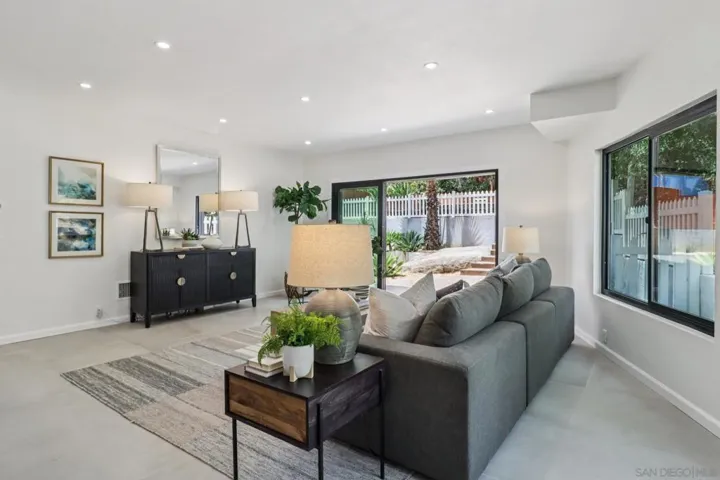 8560 Sunrise Ave, La Mesa, California 91941