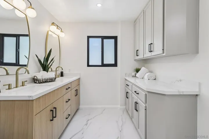 8560 Sunrise Ave, La Mesa, California 91941