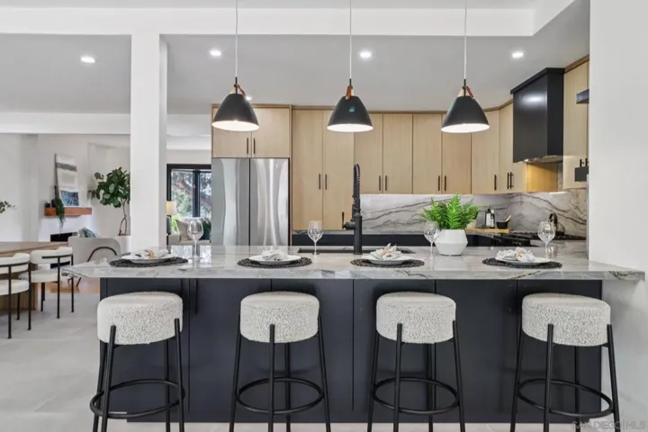 8560 Sunrise Ave, La Mesa, California 91941