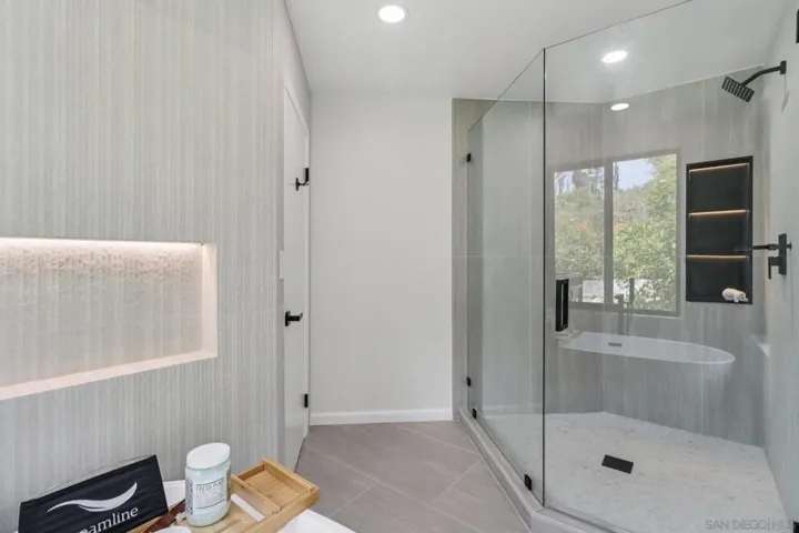 8560 Sunrise Ave, La Mesa, California 91941
