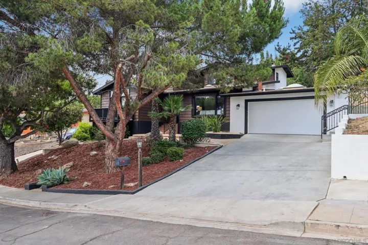8560 Sunrise Ave, La Mesa, California 91941