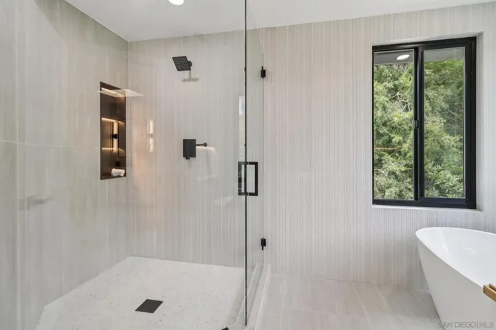 8560 Sunrise Ave, La Mesa, California 91941