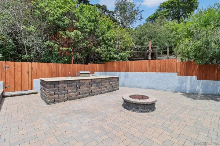 8560 Sunrise Ave, La Mesa, California 91941