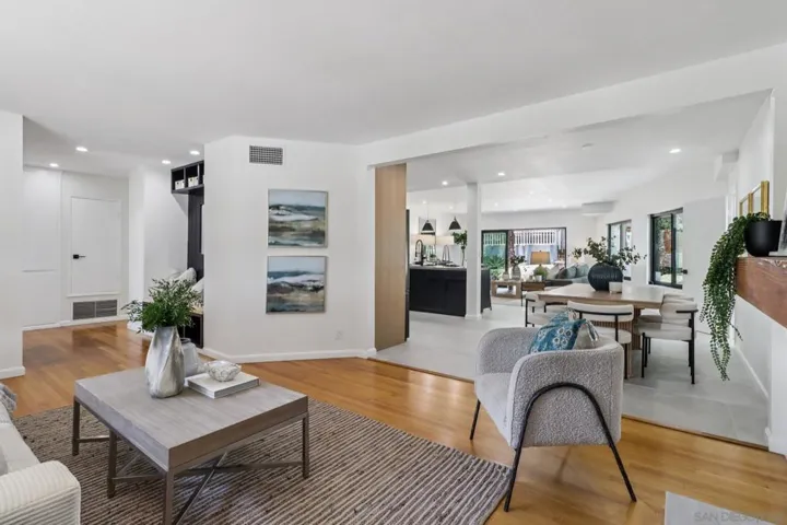 8560 Sunrise Ave, La Mesa, California 91941