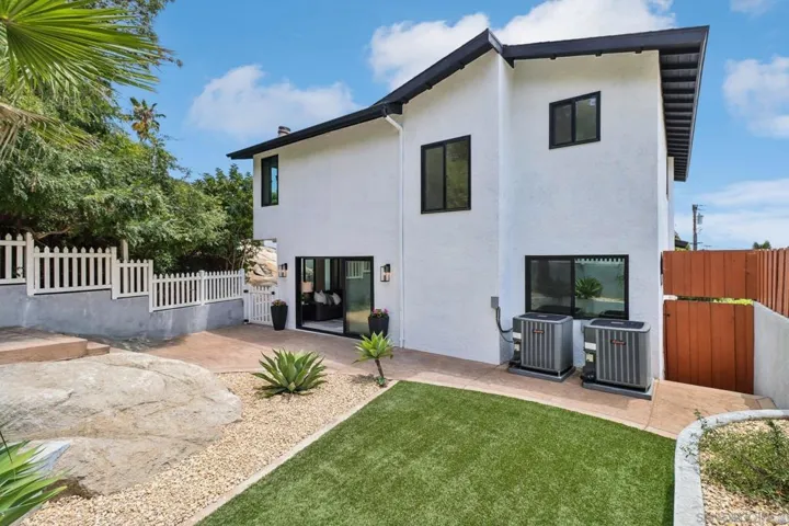 8560 Sunrise Ave, La Mesa, California 91941