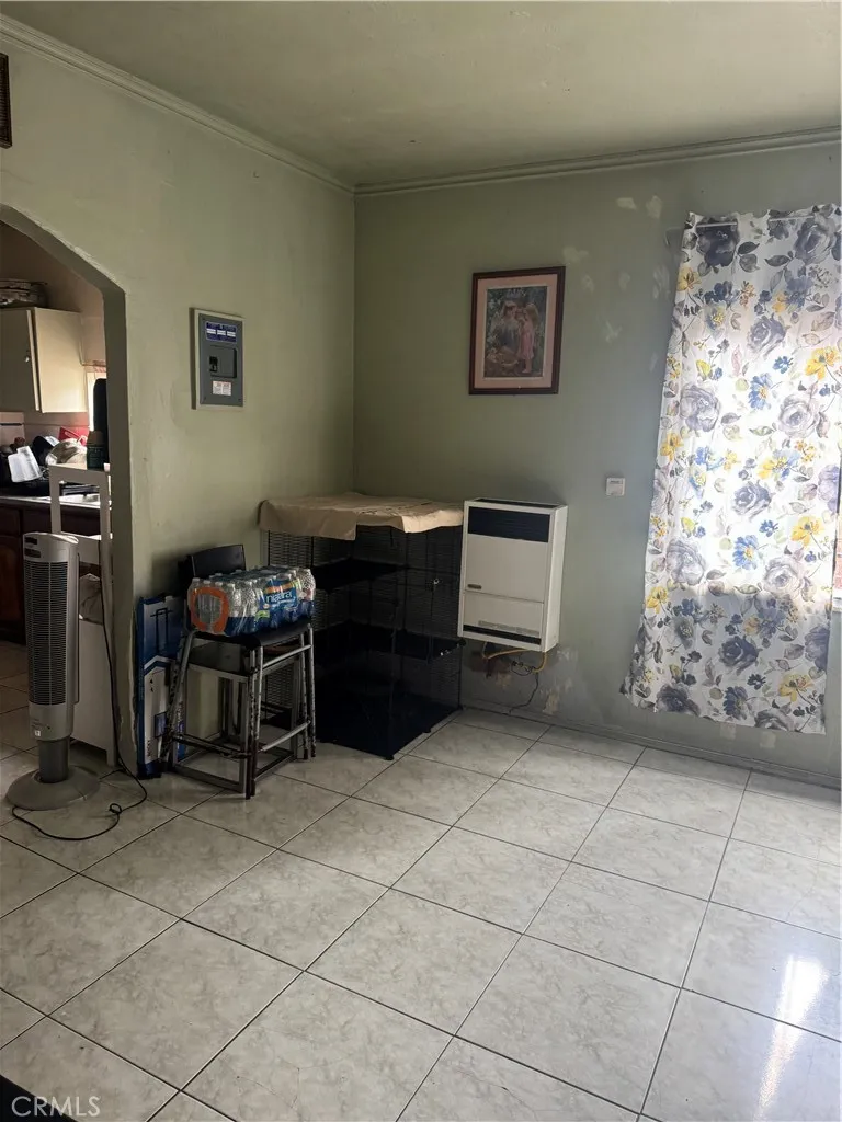 333 E 84th Street, Los Angeles, California 90003 home-pic-2