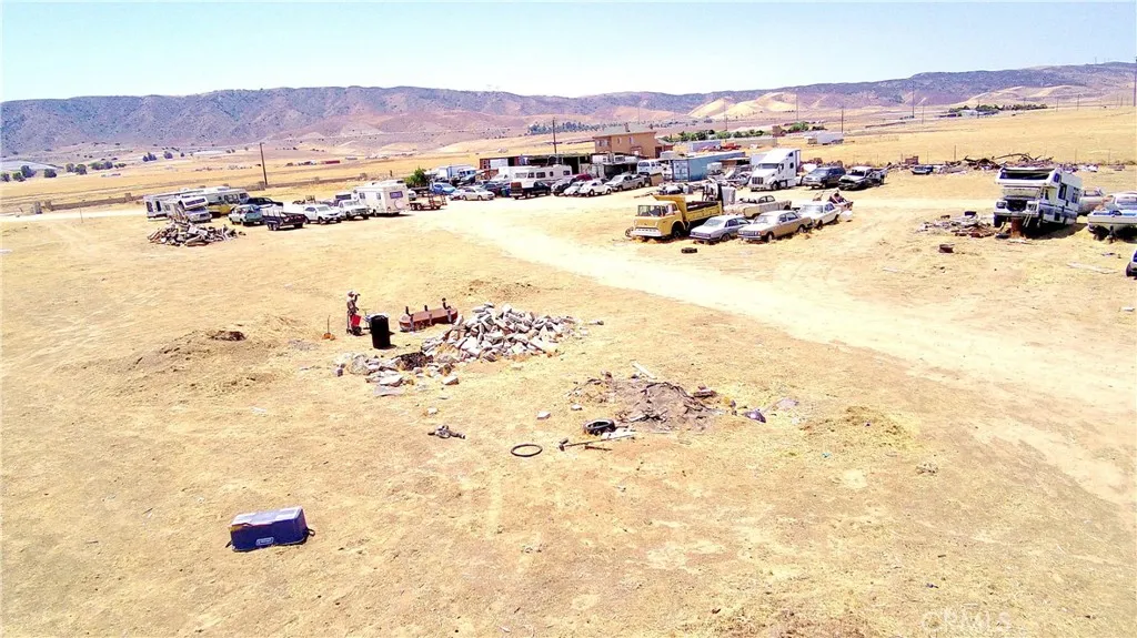  Level property lot