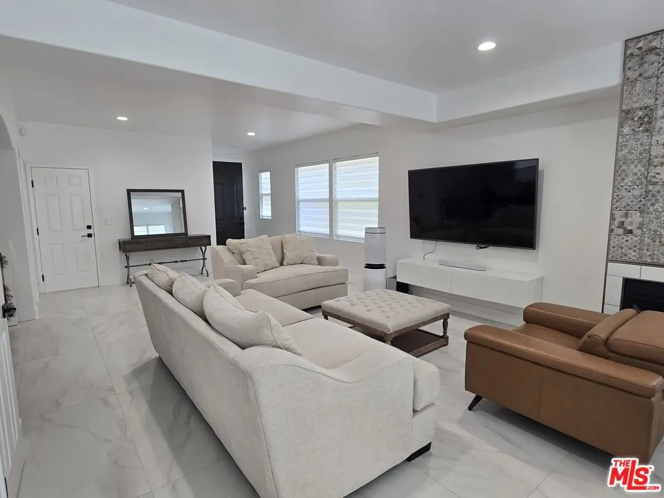 8004 Rose Street, Paramount, California 90723, 3 Bedrooms Bedrooms, ,3 BathroomsBathrooms,Residential Lease,For Rent,Rose,25567529
