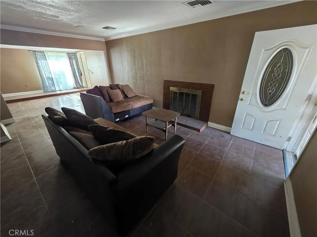 44108 Gadsden Avenue, Lancaster, California 93534 home-pic-2