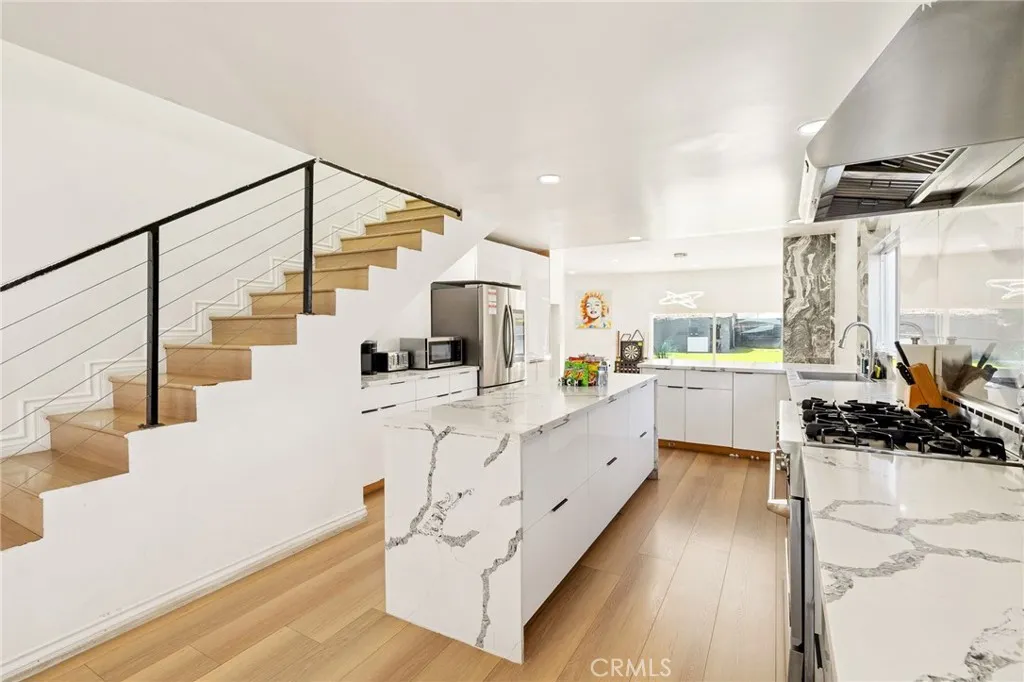 835 Sunset Avenue, Venice, California 90291 home-pic-10