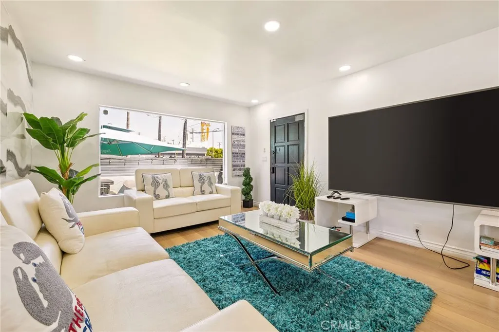 835 Sunset Avenue, Venice, California 90291 home-pic-1