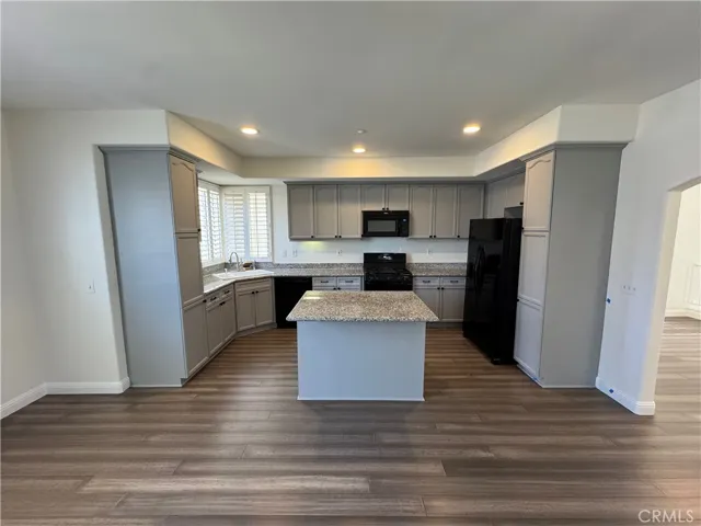 Kitchen and eat in island