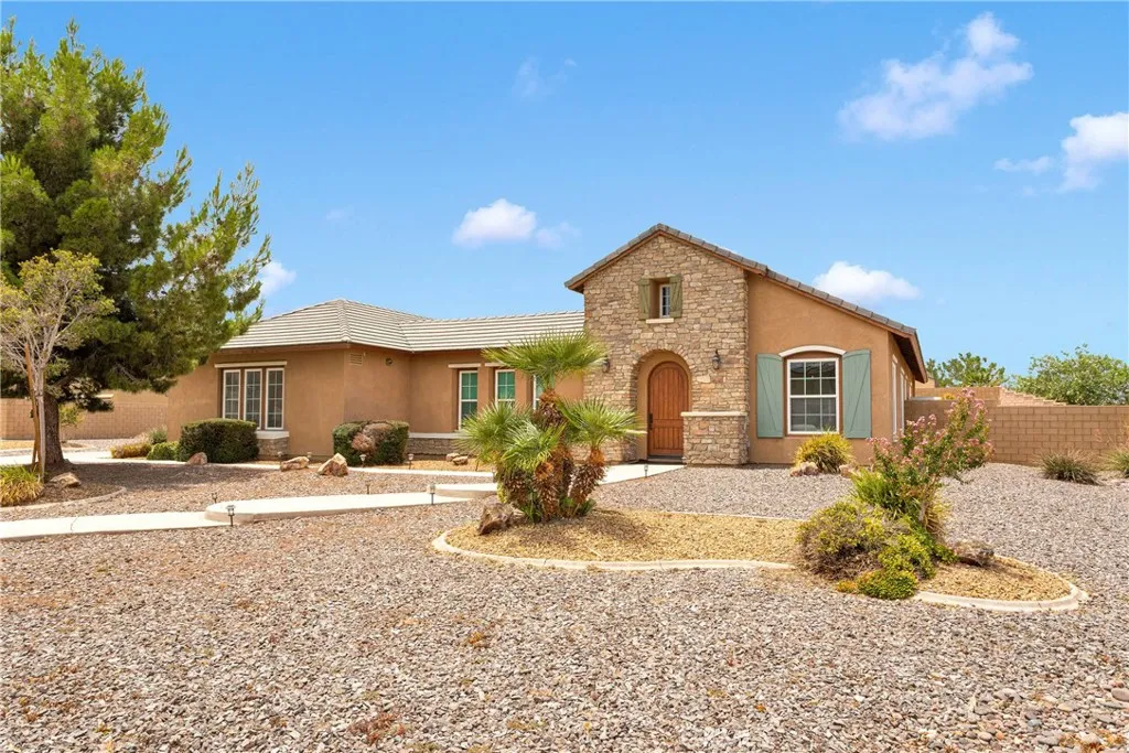 12982 Topsham, Apple Valley, California 92308 home-pic-3
