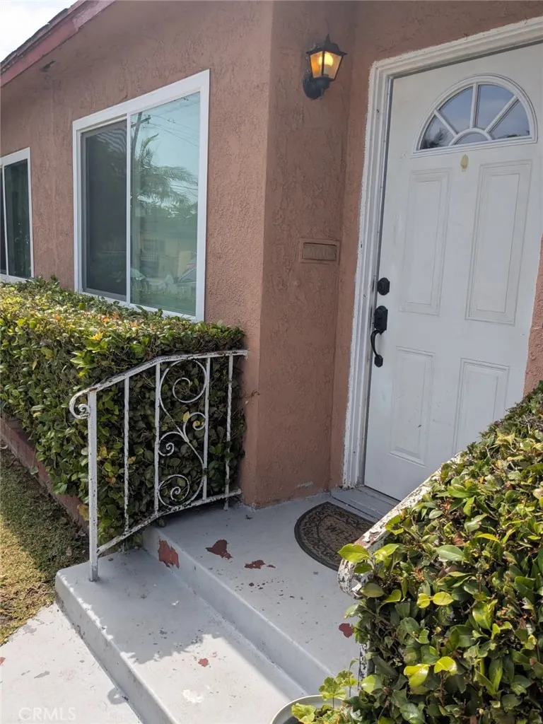 10406 San Carlos, South Gate, California 90280, 2 Bedrooms Bedrooms, ,1 BathroomBathrooms,Residential,For Sale,San Carlos,DW25163339