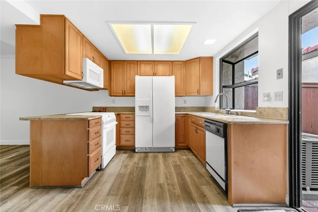 1102 San Juan Street B, Tustin, California 92780, 2 Bedrooms Bedrooms, ,3 BathroomsBathrooms,Residential Lease,For Rent,San Juan,GD25162144