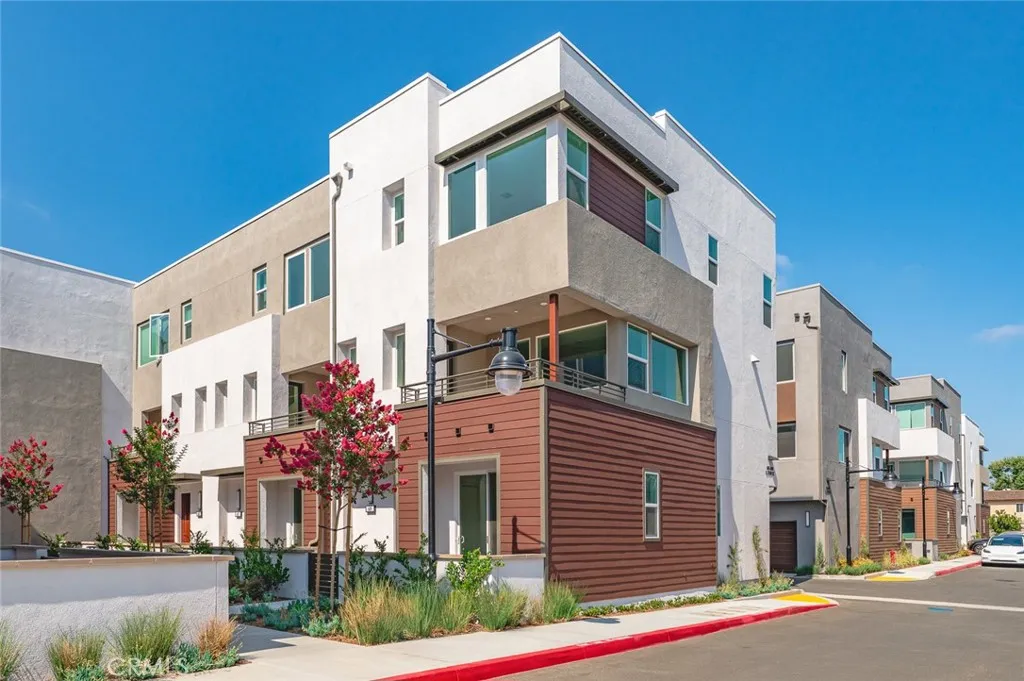 609 S Lyon St, Santa Ana, California 92705, 3 Bedrooms Bedrooms, ,3 BathroomsBathrooms,Residential Lease,For Rent,S Lyon St,OC25163614