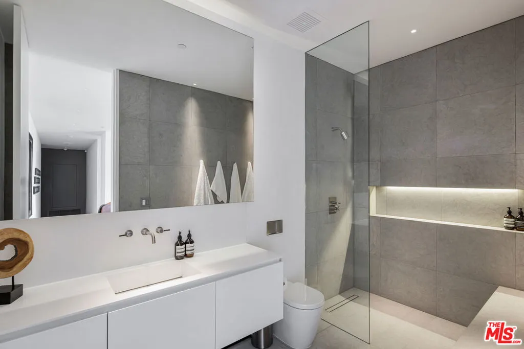 1877 Rising Glen Road, Los Angeles, California 90069 home-pic-32