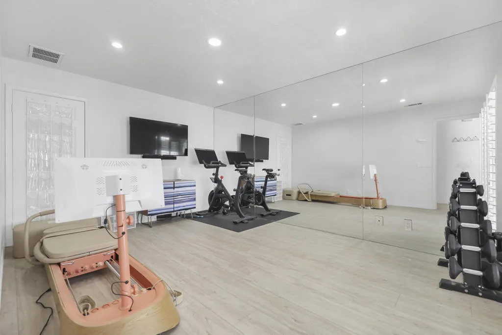 31 Blue River Drive, Palm Desert, California 92211 home-pic-10