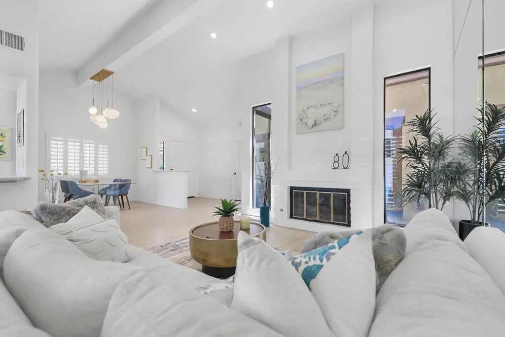 31 Blue River Drive, Palm Desert, California 92211 home-pic-3