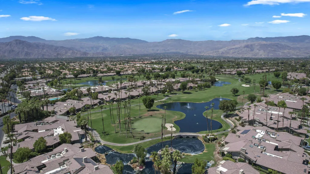 31 Blue River Drive, Palm Desert, California 92211 home-pic-26