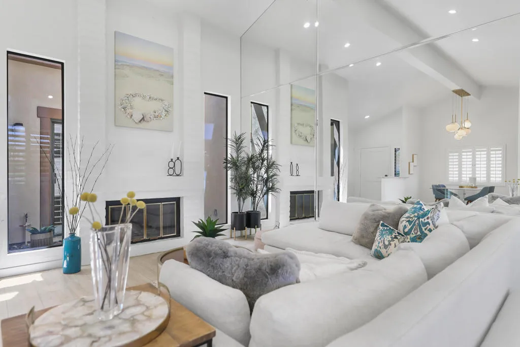 31 Blue River Drive, Palm Desert, California 92211 home-pic-1