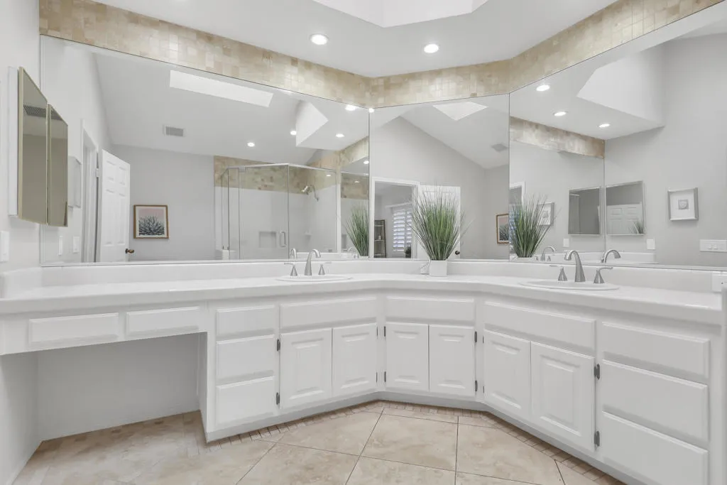 31 Blue River Drive, Palm Desert, California 92211 home-pic-15