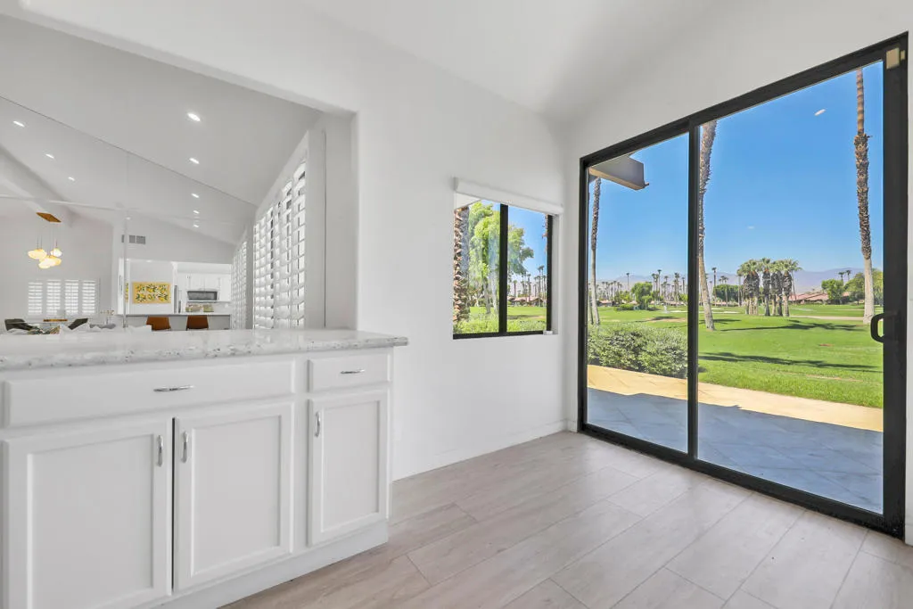 31 Blue River Drive, Palm Desert, California 92211 home-pic-7