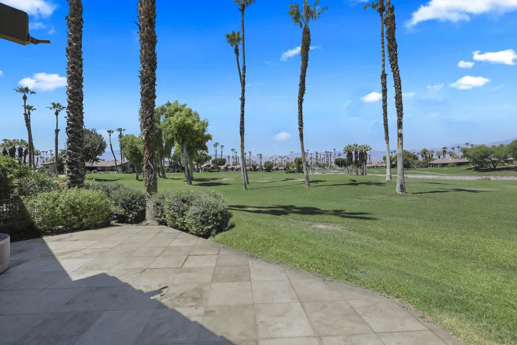 31 Blue River Drive, Palm Desert, California 92211 home-pic-19