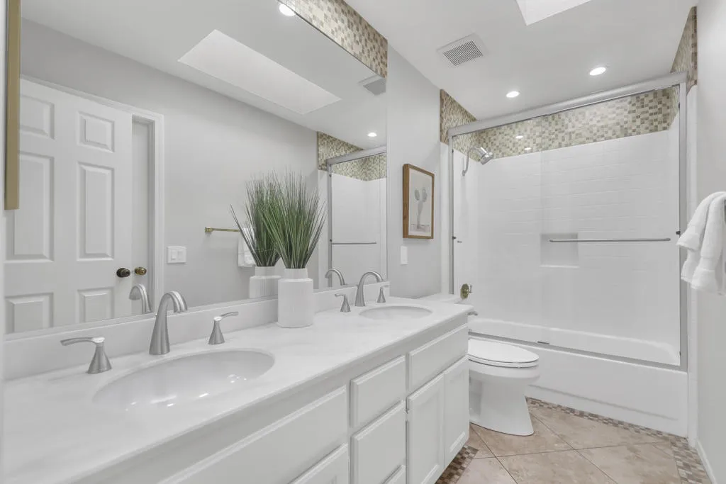 31 Blue River Drive, Palm Desert, California 92211 home-pic-12
