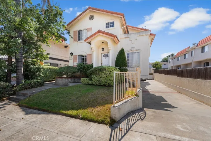 221 N Marguerita Avenue B, Alhambra, California 91801, 2 Bedrooms Bedrooms, ,3 BathroomsBathrooms,Residential,For Sale,Marguerita,WS25163849