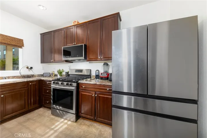5534 Hartness Court, Fontana, California 92336