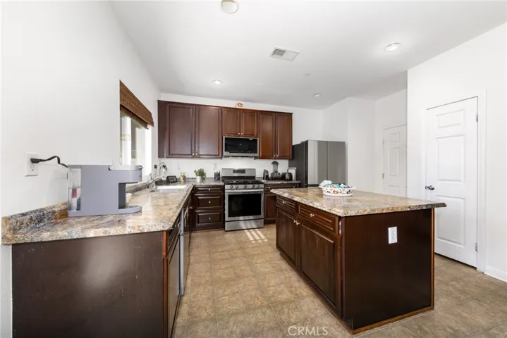 5534 Hartness Court, Fontana, California 92336