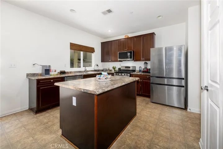 5534 Hartness Court, Fontana, California 92336