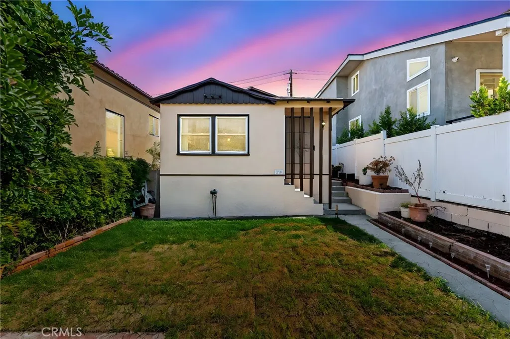 532 Rosecrans Avenue, Manhattan Beach, California 90266, 3 Bedrooms Bedrooms, ,1 BathroomBathrooms,Residential,For Sale,Rosecrans,IG25163978