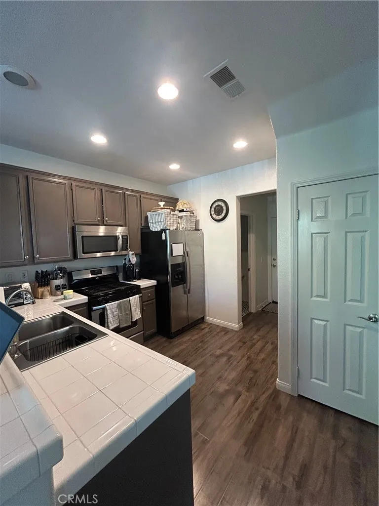 18002 Flynn Drive 6208, Canyon Country, California 91387 home-pic-18