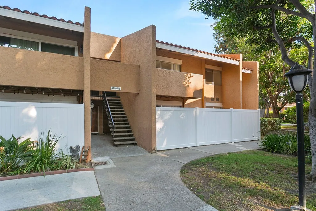 1001 W Macarthur Boulevard 110, Santa Ana, California 92707, 2 Bedrooms Bedrooms, ,2 BathroomsBathrooms,Residential,For Sale,Macarthur,PW25164304