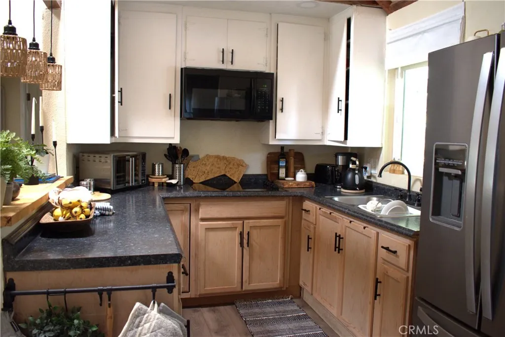 437 Chickadee Drive, Big Bear Lake, California 92315 home-pic-7