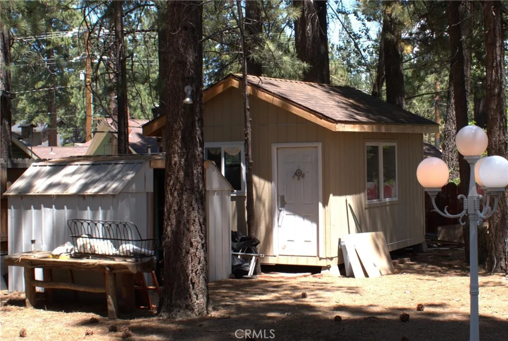 437 Chickadee Drive, Big Bear Lake, California 92315 home-pic-24