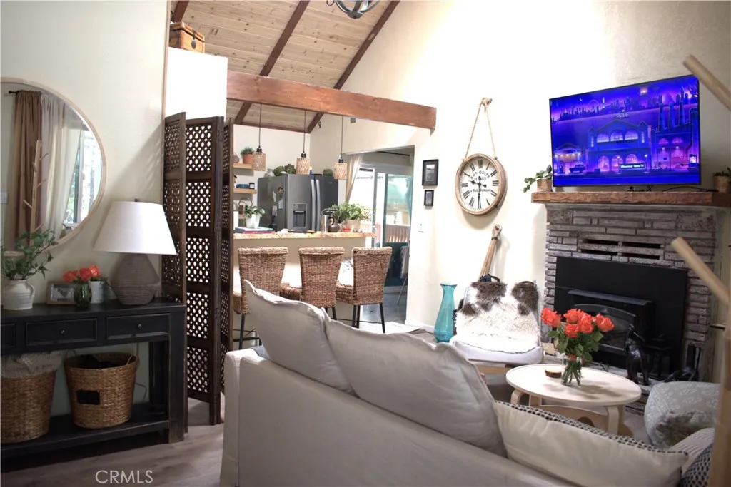 437 Chickadee Drive, Big Bear Lake, California 92315 home-pic-4