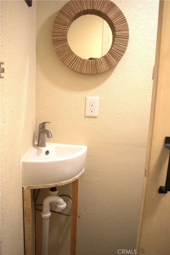 437 Chickadee Drive, Big Bear Lake, California 92315 home-pic-12