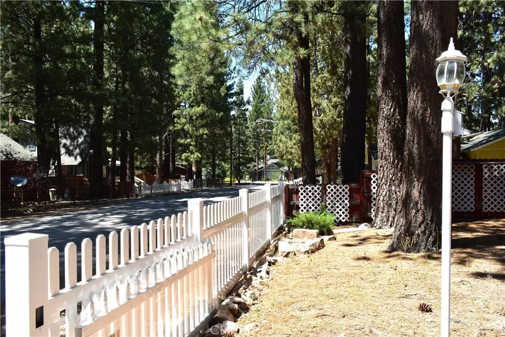 437 Chickadee Drive, Big Bear Lake, California 92315 home-pic-26