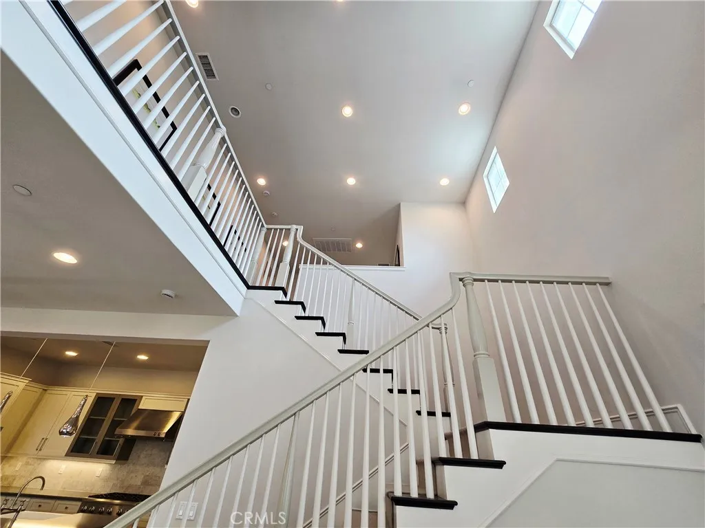 101 Newall, Irvine, California 92618 home-pic-13