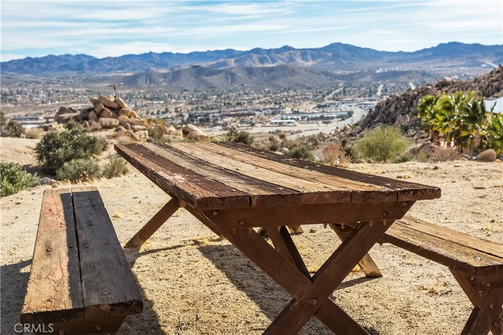 57249 Farrelo Road, Yucca Valley, California 92284 home-pic-46