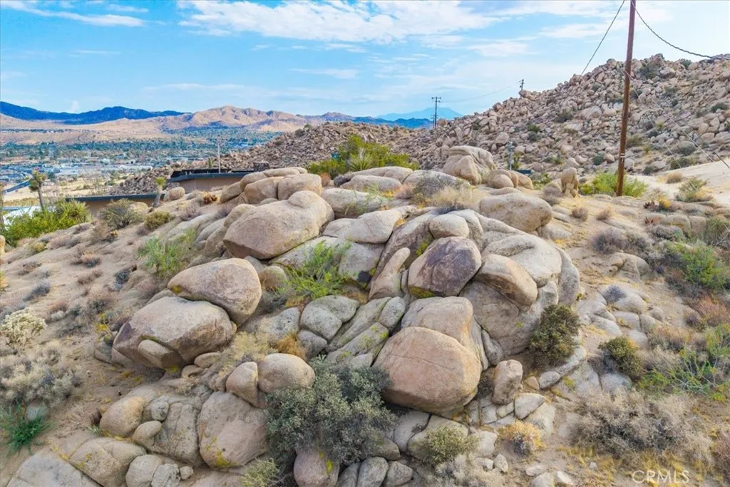 57249 Farrelo Road, Yucca Valley, California 92284 home-pic-28