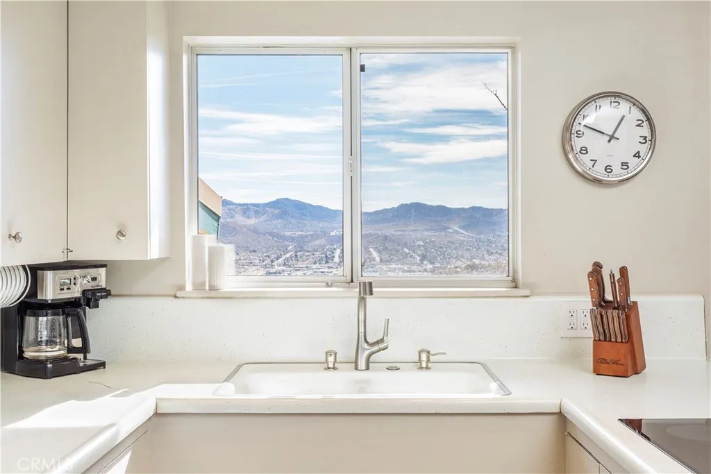 57249 Farrelo Road, Yucca Valley, California 92284 home-pic-10