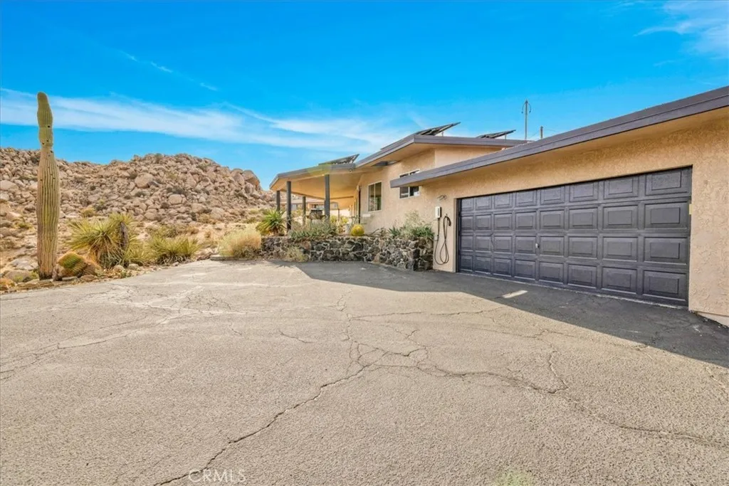 57249 Farrelo Road, Yucca Valley, California 92284 home-pic-2